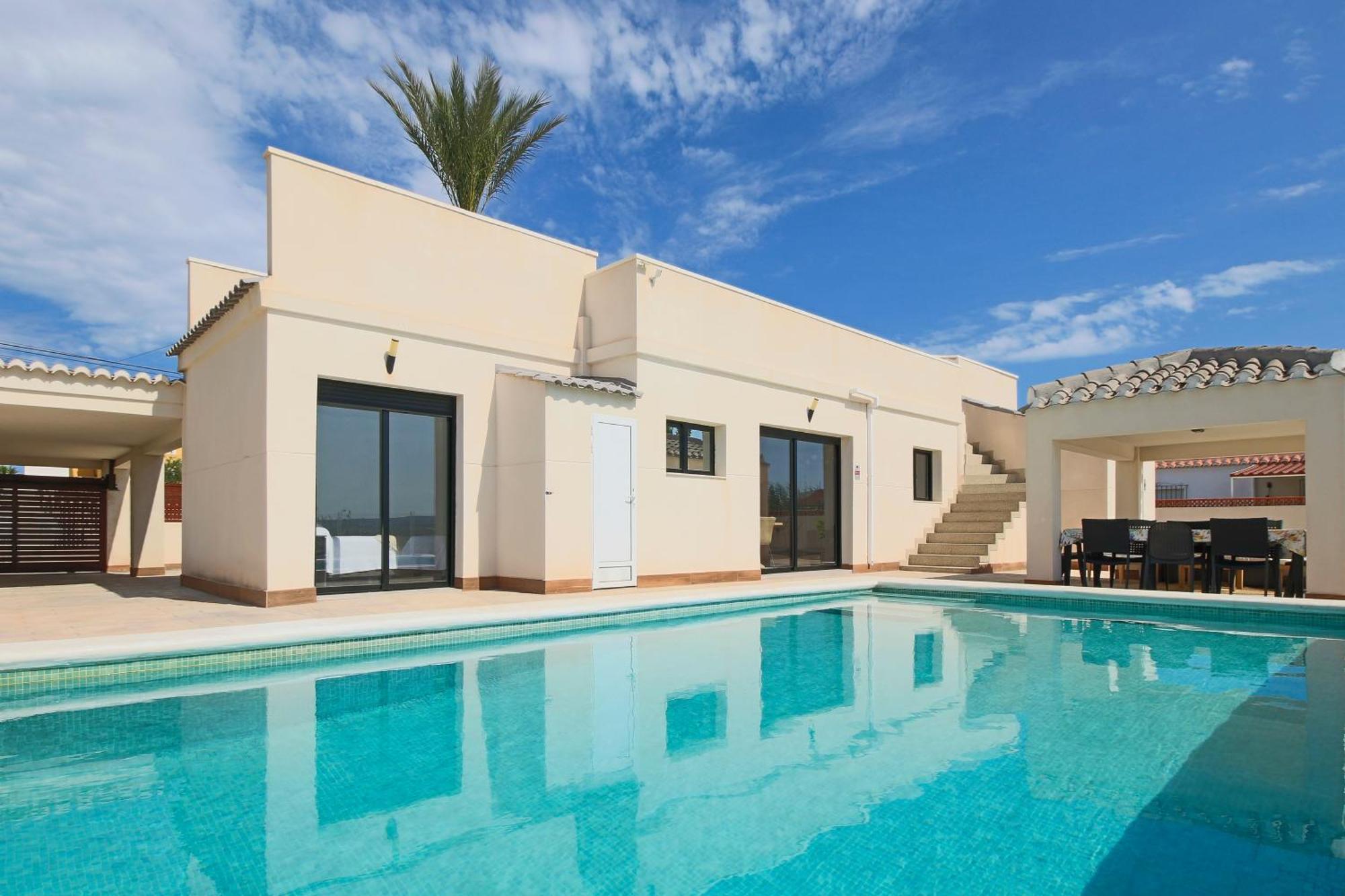 Pink Lagoon Villa Торевиеха Екстериор снимка